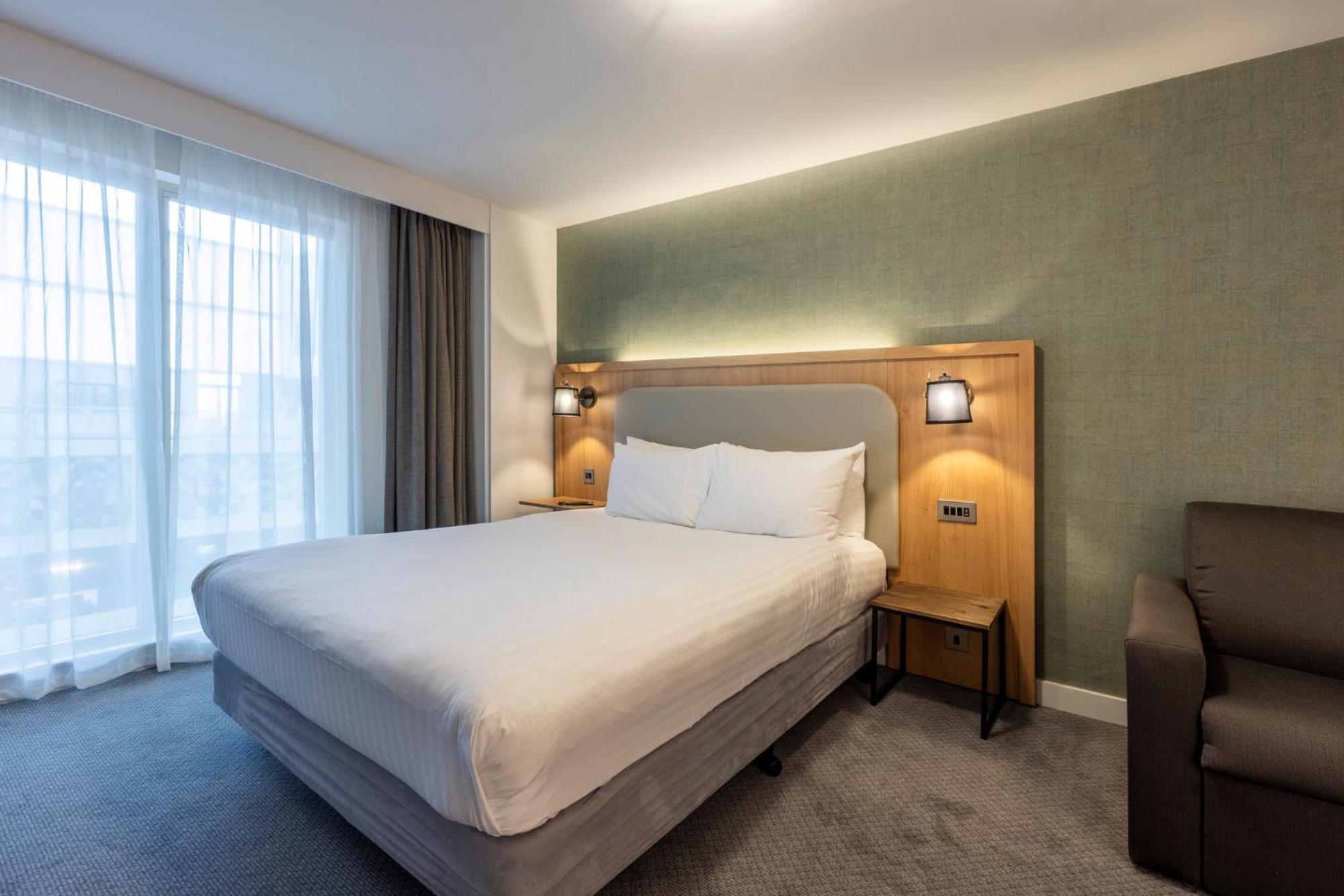 Holiday Inn Milton Keynes Central By Ihg Exterior photo