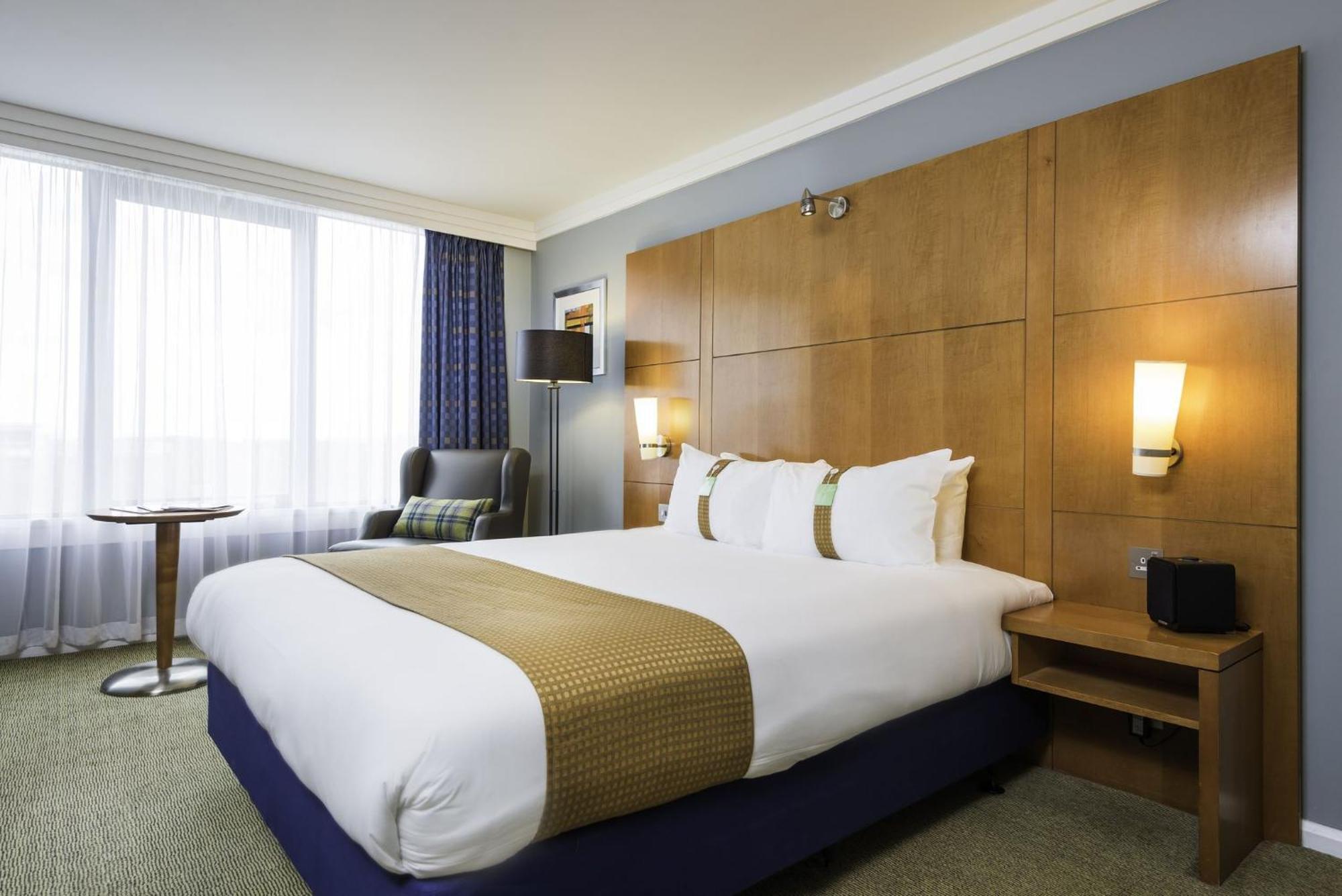 Holiday Inn Milton Keynes Central By Ihg Exterior photo