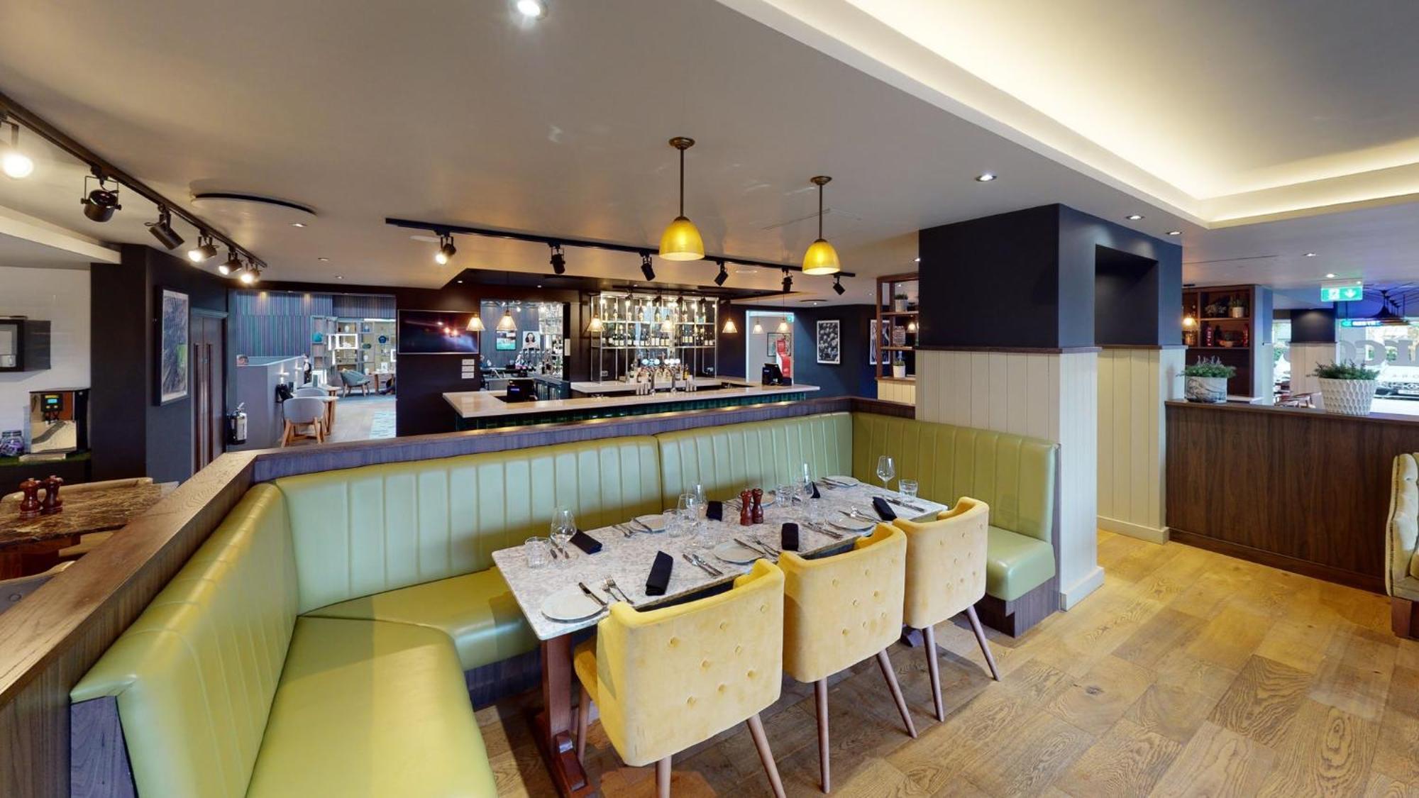 Holiday Inn Milton Keynes Central By Ihg Exterior photo