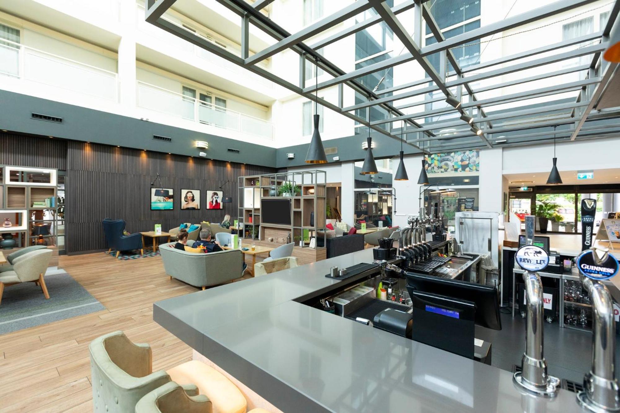 Holiday Inn Milton Keynes Central By Ihg Exterior photo