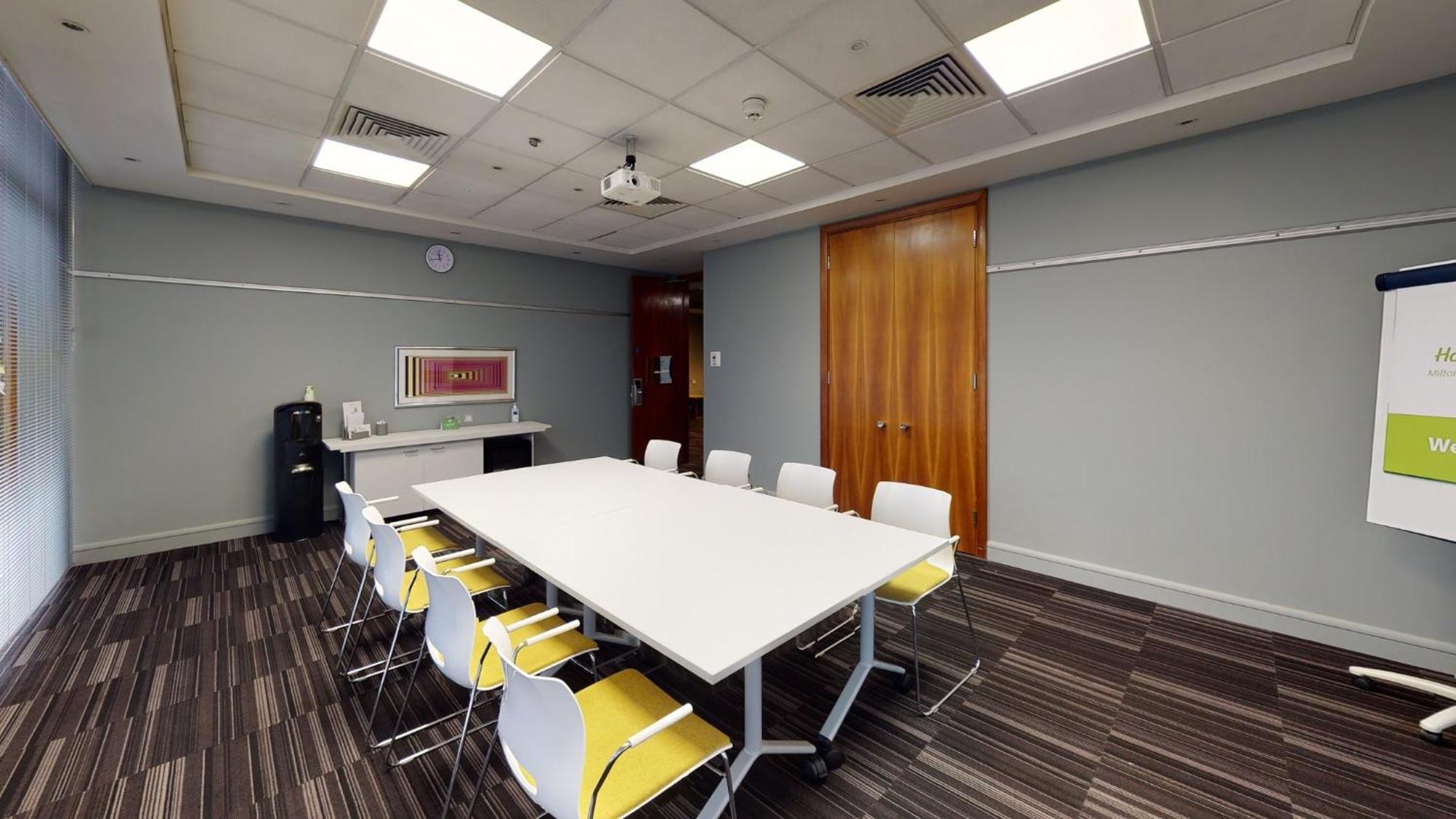 Holiday Inn Milton Keynes Central By Ihg Exterior photo