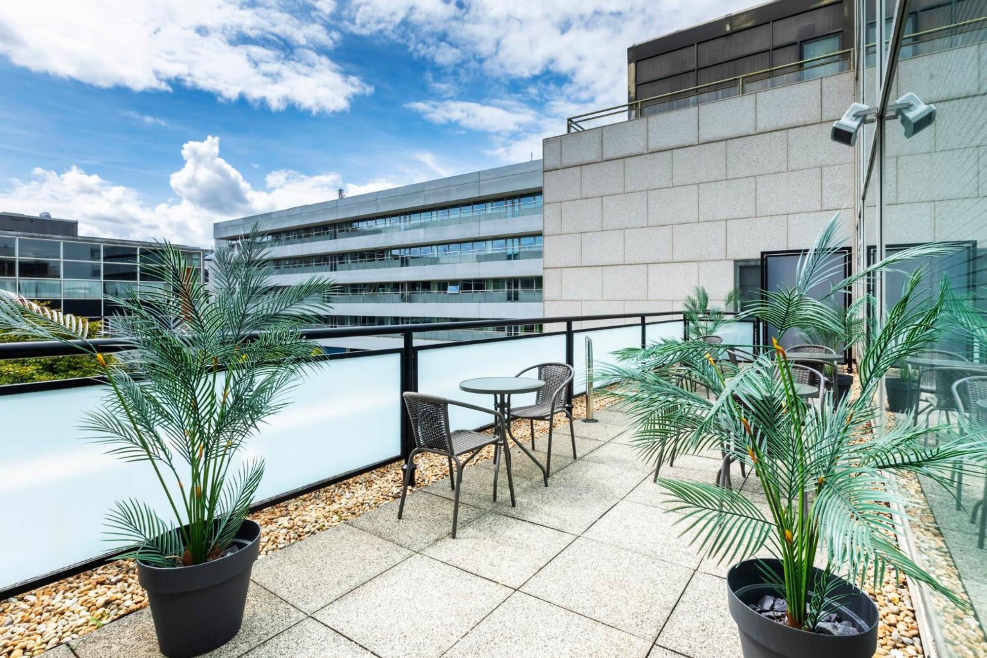 Holiday Inn Milton Keynes Central By Ihg Exterior photo