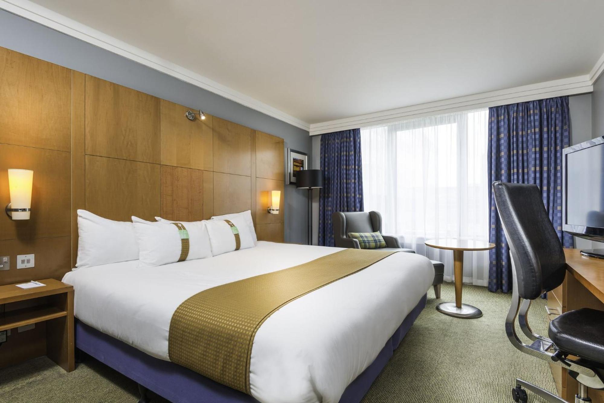 Holiday Inn Milton Keynes Central By Ihg Exterior photo